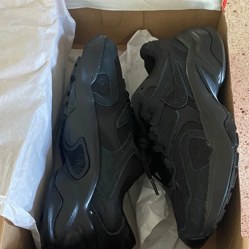 Nike Black Athletic Sneakers AL8